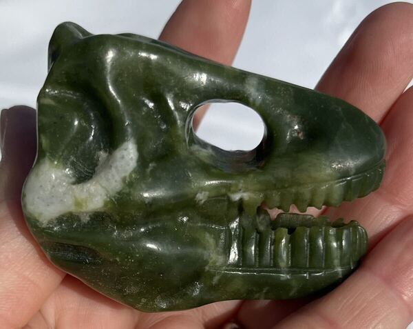 翡翠天然石のダイナソーヘッド彫刻品 ジェラシックパーク、ワ-ルド、恐竜ファンの皆さま! 日頃の感謝を込めて Sale