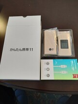 ほぼ新品 SoftBank かんたん携帯11 ゴールド☆ 急速充電器、Type-C to Type-Cケーブル付き_画像1