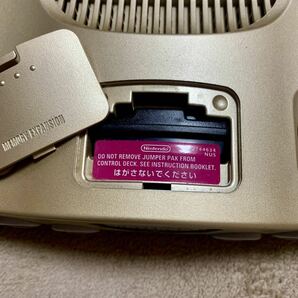 （n69）完動品 【ニンテンドー64】 任天堂 Nintendo コントローラー 4つ ソフト 周辺機器 ゲーム機 ゴールド 電源ケーブル 二色ケーブルの画像7