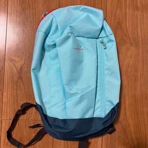 ケシュア　Quechua デカトロン　10L リュック　水色 リュックサック バックパック デイパック アウトドア 男女兼用