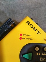 SONY SPORTS WALKMAN FM ソニー　スポーツ　ウォークマン　WM−F5 レア　通電確認　現状品　再生不動　破損部あり　比較的きれい_画像1