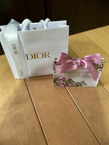 ディオール ショッパー Dior 紙袋 ピンク リボン　ギフト　プレゼント