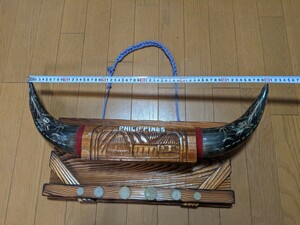 IY0656 水牛の角 幅約60㎝×高さ約30cm 奥行き11cm 台座付き 置物/飾り/骨董品/インテリア/風水 現状品