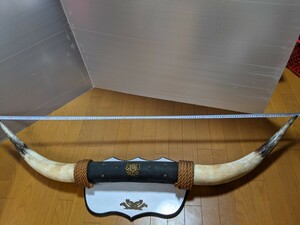 IY0724 水牛の角 幅約153㎝×高さ約30cm×奥行き約10cm 台座付き 壁掛け/白色/置物/飾り/骨董品/インテリア/風水 現状品