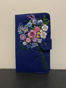 ☆ハンドメイド　☆マルチケース　No 3 お薬手帳入れ　通帳入れ　母子手帳入れ　プレゼント　手刺繍　花　花束　リネン