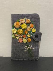 ☆ハンドメイド　☆マルチケース　No2 お薬手帳入れ　通帳入れ　母子手帳入れ　プレゼント　手刺繍　花　花束　リネン