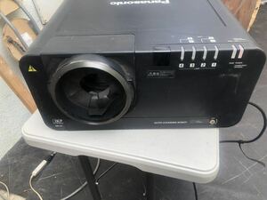 Panasonic PT-DZ12000プロジェクター 12,000ルーメン