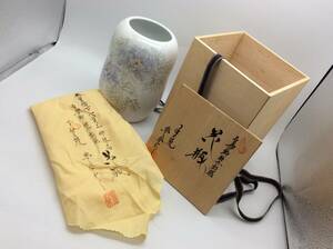 ＃0262　未使用保管品 出石焼 白雪釉牡丹彩磁花瓶 豊泉作 共箱 高さ約20㎝ 口径約8㎝ 白 花柄 花入れ インテリア 長期保管品 花器