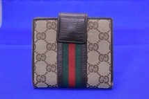 グッチ GUCCI 高級ブランドの魅力 ミドルサイズが使いやすい GGシェリーライン Wホックウォレット 二つ折り財布 両面財布 131848_画像5