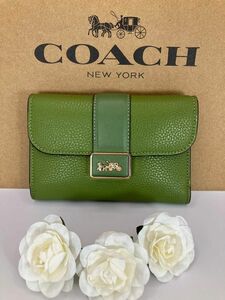 新品未使用　coachコーチ 馬車スナップグリーン三つ折りミディアム財布