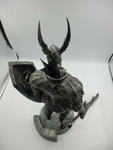 【中古現状品】フィギュア DARK SOULS ダークソウル 黒騎士 1/6 スタチュー 全高約41cm(台座含む) 大剣他武器４点付き 1FA5-T120-3MA281_画像8