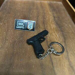【公式】公式グッズ Glock G17 ピンバッジ キーホルダー gen5