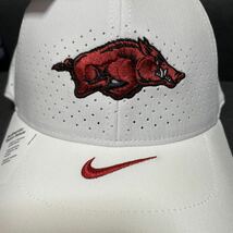 新品未使用 NCAA アーカンソーレイザーバックス ナイキ キャップ ARKANSAS RAZORBACKS アーカンソー大学 NIKE_画像2