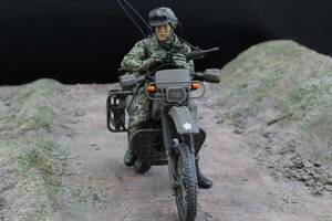 タミヤ 1/35 陸上自衛隊 オートバイ偵察要員 ホンダ XLR 250R 完成品