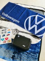 【フォルクスワーゲン】Volkswagen ノベルティ 4点セット ブランケット タオル スーツケース型小物入れ シール ステッカー 毛布 ひざ掛け_画像1