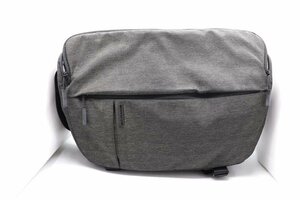 インケース　カメラバック　Incase DSLR Sling Pack　バック　カメラ　鞄