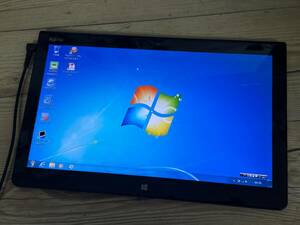 富士通 ARROWS Tab Q704/H [Core i5 4300U 1.9GHz/RAM:4GB/SSD:128GB/13インチ]Windows 7 タブレットPC動作品 ※ジャンク品扱い