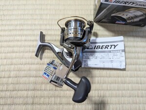 【新品未使用・タグ付き】Daiwa Liberty 2500 ダイワ リバティ 3ボールベアリング　ワンタッチハンドル　海釣り　川釣り