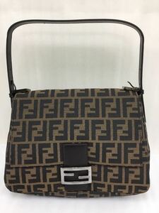 【未使用品】FENDI フェンディ ズッカ柄 マンマバケット ショルダーバッグ セミショルダー 肩掛け バック　カーキ FFロゴ SV金具