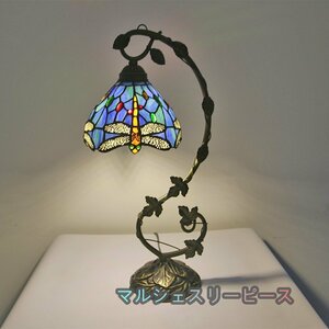 Art hand Auction Couleurs vives Lampe en vitrail libellule suspendue Lampe en vitrail Fait à la main LED compatible style Tiffany Cadeau présent, éclairage, Lampe de table, Support de table