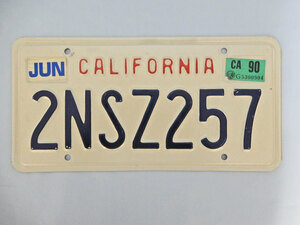 西海岸 カリフォルニアのライセンスプレート CALIFORNIA 2NSZ257 本物 中古 ユーズドライセンスプレート アメリカ雑貨 コレクション放出！
