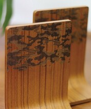 新品 レア SAITO WOOD（サイトーウッド）× Add+ ROOM 木製 ブック スタンド コラボ 迷彩柄 カモフラージュ 刻印 インテリア #29 本棚 収納_画像3