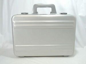 Zero Halliburton Zero Hari Burton Attacte Case Adate Aluminum Bortment Ширина 42 см. Вертикальный 30 см Machi 9,5 см 0327