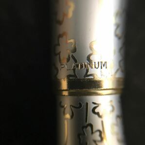 PLATINUM 万年筆 ペン先18K フラワーモチーフの画像3