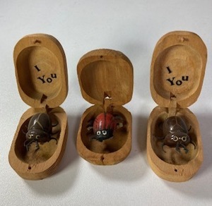 伊勢志摩みやげ品　木製の昆虫　3個　民芸品　小さな置物