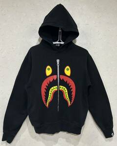 ＊BAPE BY A BATHING APE エイプ シャーク プリント プルオーバーパーカー S　　　　　　BJBD.C