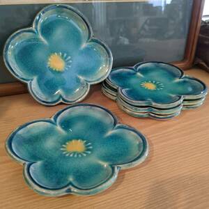 a308 梅皿５枚セット 人気の花型皿・うめ　綺麗な緑のようなターコイズブルーにも見える釉薬　食卓に華が咲く 銘々皿や取り分けにおすすめ