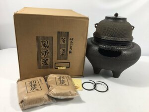 茶通　あじろ鉄　風炉釜　箱・栞・利休灰×２個付き　総重量箱含む　約１０㎏　長期保管品　　OS4.001