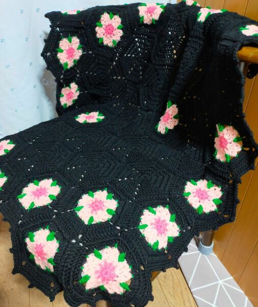 ブランケット　夜桜②黒　マルチカバー　モチーフ　かぎ編み　編み物　手編み