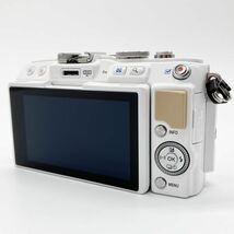 ■フラッシュ付きの極上品 OLYMPUS オリンパス ミラーレス一眼 PEN Lite E-PL5 レンズキット ホワイト_画像3