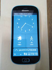 らくらくスマートフォン me F-03K ブルー