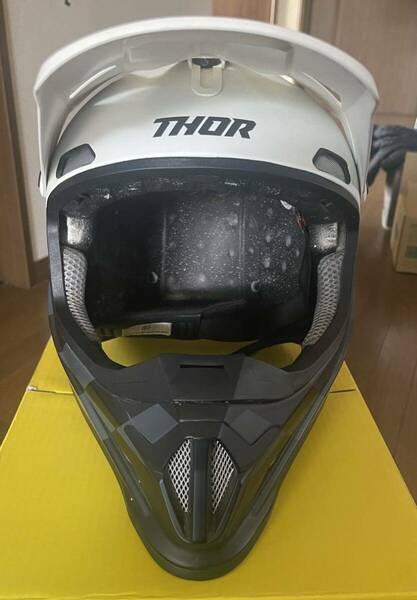 THOR ソアー　SECTOR BIRDROCK サイズL 59〜60センチ　matte/black/white 中古品　美品　使用７回　定価24,200円　欲しい方　オフロード