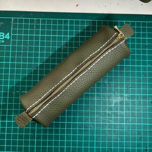 小型ポーチ　ペンケース 小物入れ　ポーチ レザークラフト　ハンドメイド　ジッパー 18cm オリーブ イタリア革