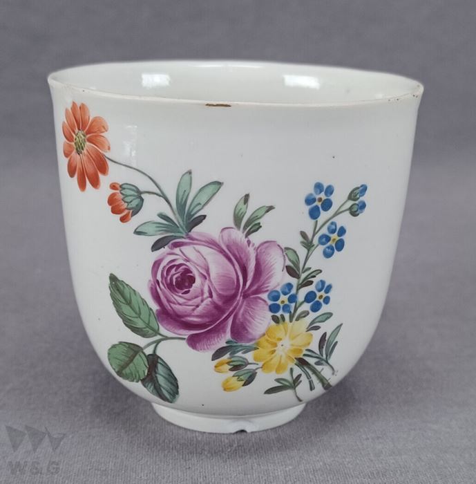 Handbemalte Frankenthal-Kaffeetasse aus Porzellan mit rosa Rosen und Blumenmuster aus dem 18. Jahrhundert, Antiquität, Sammlung, verschiedene Waren, Andere