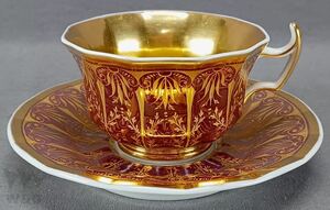 KPM ベルリン 手描きゴールドフローラル＆パープルスラスター ティーカップ＆ソーサー 1830年代頃