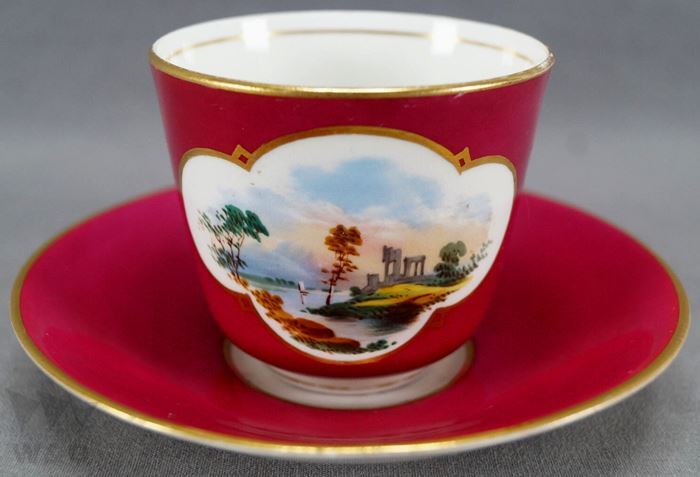 1860-70 Taza de café y platillo de porcelana de hueso de oro con ruinas de paisaje británico pintado a mano, antiguo, recopilación, bienes varios, otros