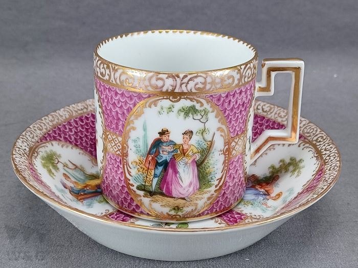 왕의 방 비엔나 스타일 손으로 그린 와토 장면 핑크 & 골드 커피 컵 & 접시, 고대 미술, 수집, 잡화, 다른 사람