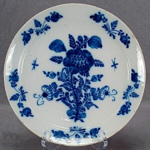 18世紀 英国 ブリストルデルフト手描きブルー花柄プレート 1730年頃