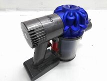 ★動作品 dyson ダイソン DC74 V6 コードレスクリーナー 本体+ツール 掃除機 F-0320-9 @140 ★_画像4