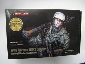 ★　LIFE MINIATURES 1/10 WW2 German MG 42 Gunner 1943　　Totenkopf Division , Kharkov ★