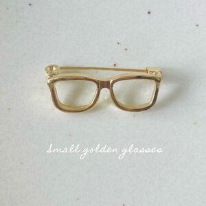 小さめな眼鏡のブローチ　１個　ゴールド　めがね　プレゼント　男女兼用 