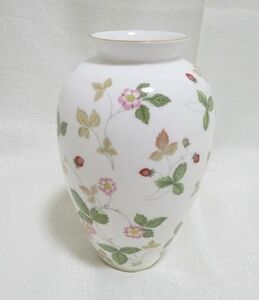 未使用 / WEDGWOOD ウェッジウッド ワイルドストロベリー 花瓶 / 花器 フラワーベース インテリア 花 飾り 陶 磁 器 イギリス イングランド