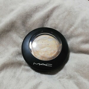 MAC ミネラライズスキンフィニッシュ ライトスカペード