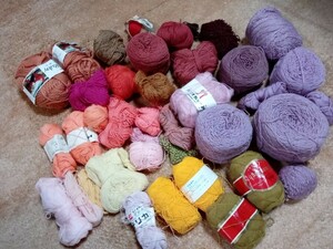 毛糸　糸　レッド、イエロー系　色々な色の毛糸 手芸 編物