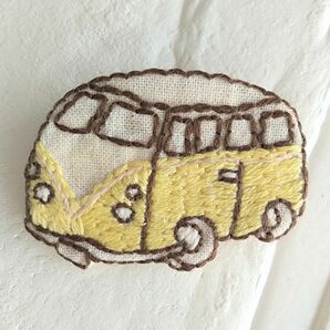 ハンドメイド　ブローチ　ワーゲンバス　車　刺繍ブローチ　バッチ