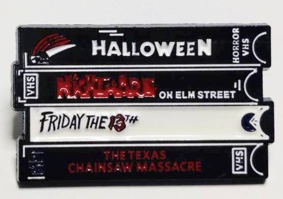 送料無料 ビデオテープ カセット VHS レトロ ホラー ピンブローチ ピンズ PINS バッジ バッヂ アメリカン雑貨 スマアク